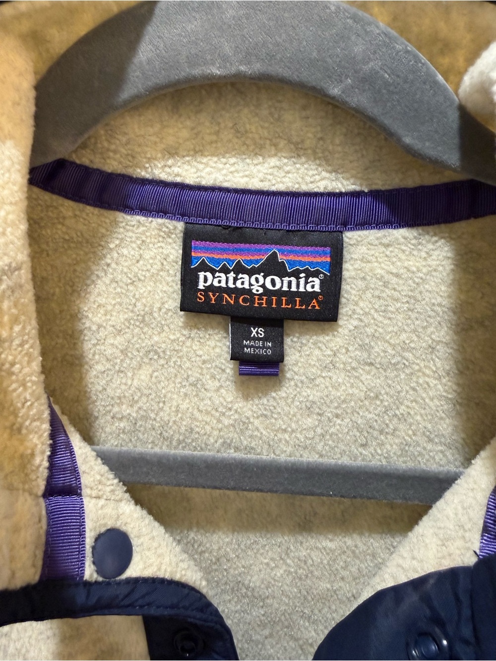 Patagonia Men’s Cream Fleece Zip-Up with Navy Trim - Picture 2 of 4